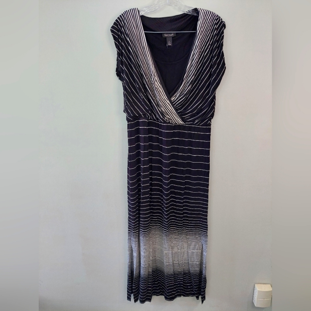 White House Black Market maxi dress Large black white stripes cap sleeves v-neck